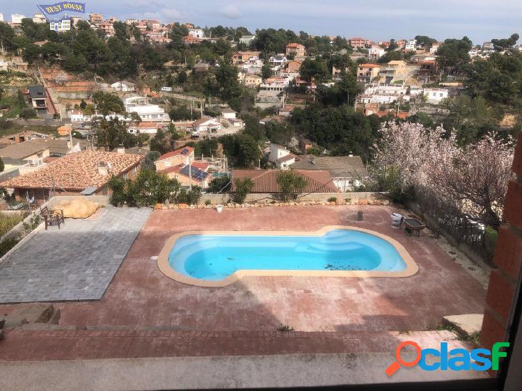 CASA EN VENTA, 4 HABITACIONES GARAJE Y PISCINA EN RUBÍ ZONA