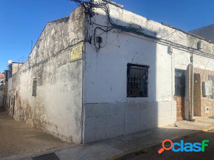 CASA EN VENTA EN C/ ZAPATA