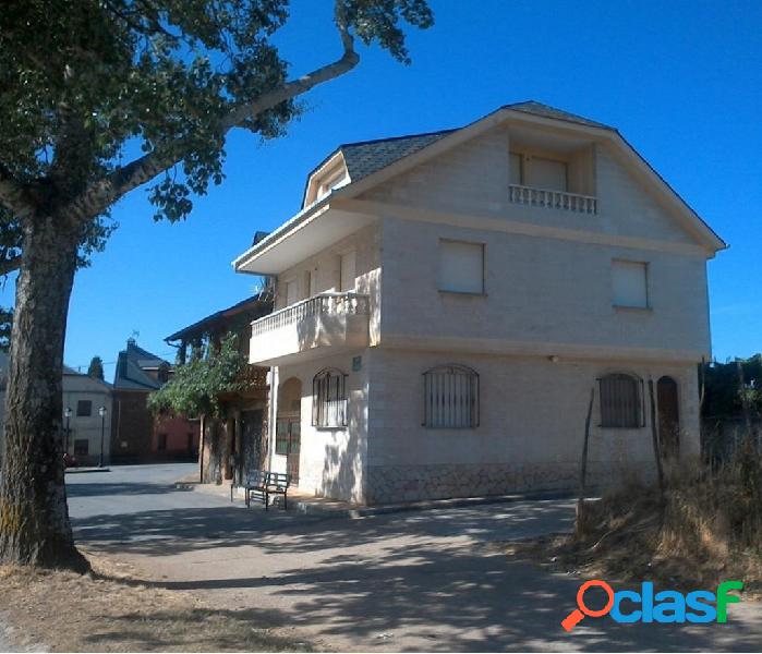 CHALET CON TERRENO EN RODANILLO