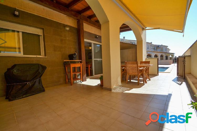 Casa adosada con piscina comunitaria en Sant Jaume