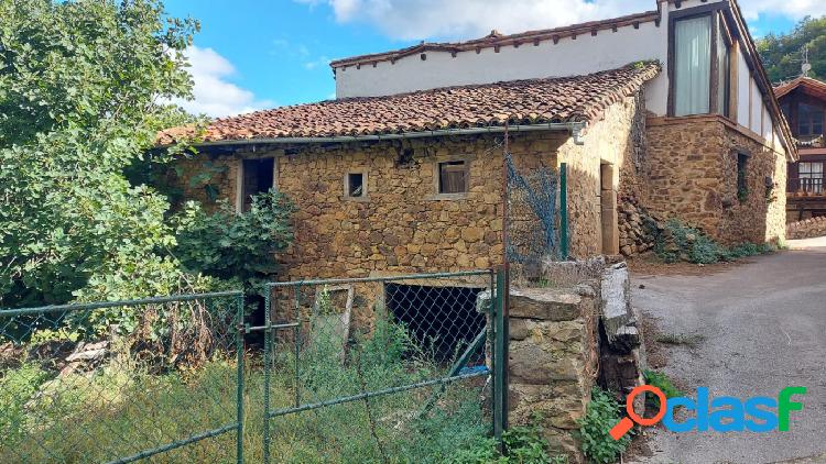 Casa adosada de piedra para rehabilitar en Camaleño