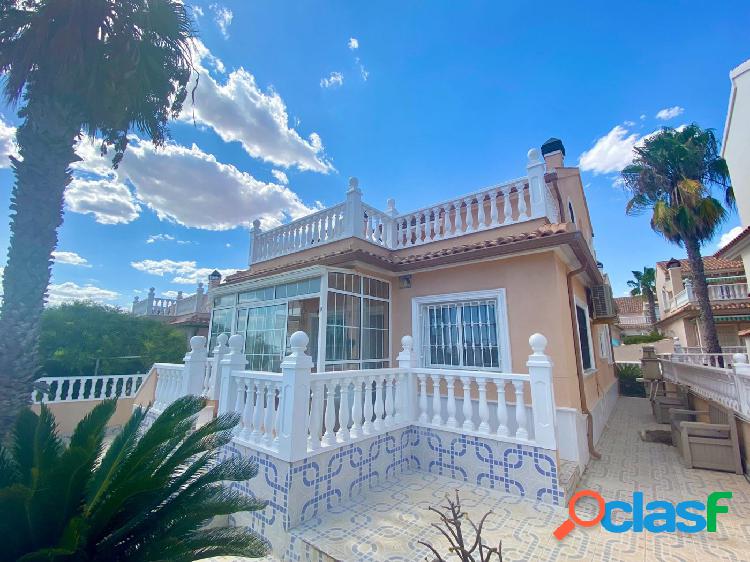 Chalet independiente con vistas al mar en Torre del Moro
