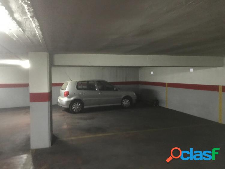 En Colón, plaza de aparcamiento de destacable superficie.