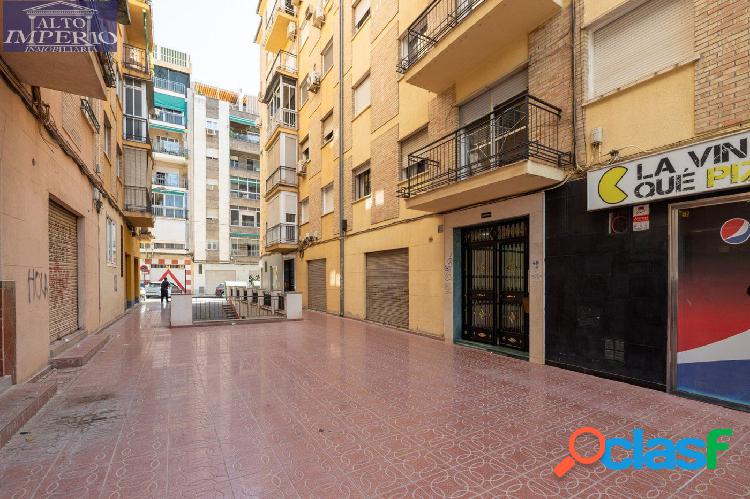 Gran local comercial en zona Hipercor - Agustinos con