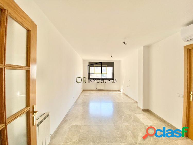 Piso exterior, semi nuevo, 1 hab, asc, en Sant Julia
