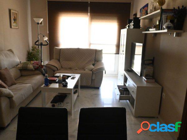 SE VENDE PISO EN CALLE PORTOBELO