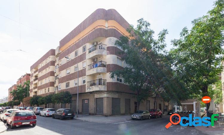 ¡¡¡VIVIENDA CON ASCENSOR JUNTO A AVENIDA DE RONDA!!!