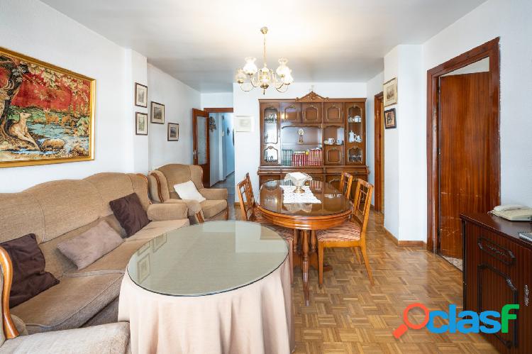 junto Mendez Nuñez, 4 dormitorios, 2 baños, calefacción