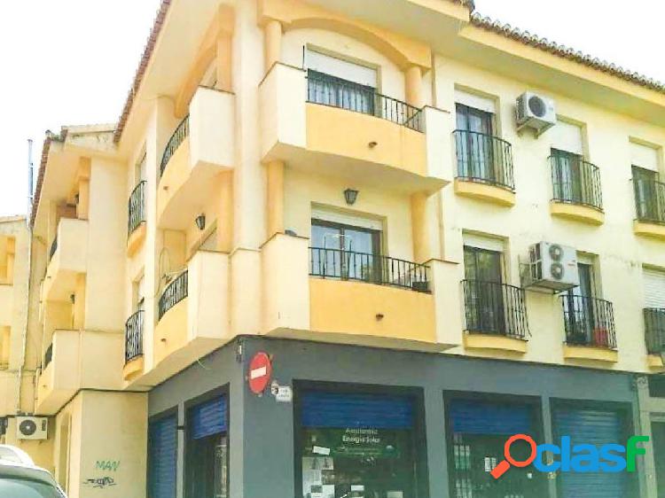 Bonito piso de 2 dormitorios, con garaje, situado en La