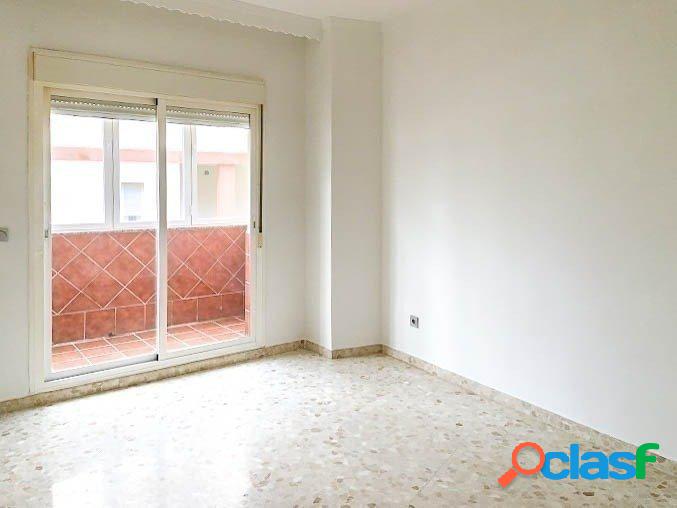 Bonito piso de 2 dormitorios, para entrar a vivir, en el
