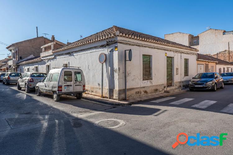 CASA CENTRICA PARA REFORMAR EN ARMILLA