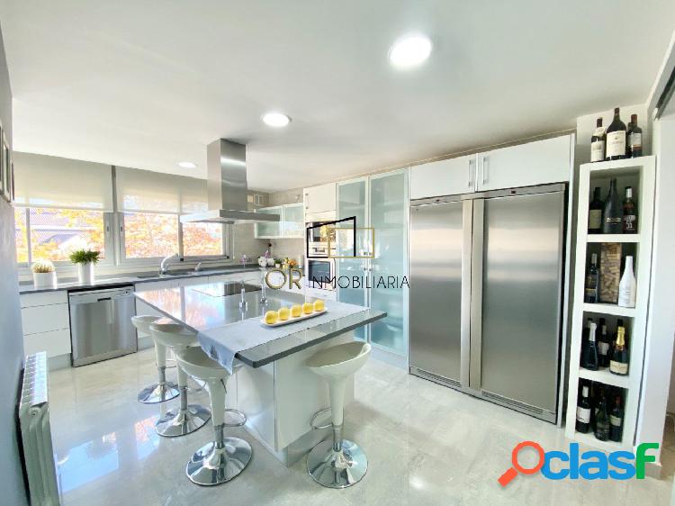 Casa de Lujo 3 hab, 4 baños, 4 plantas, ascensor, garaje