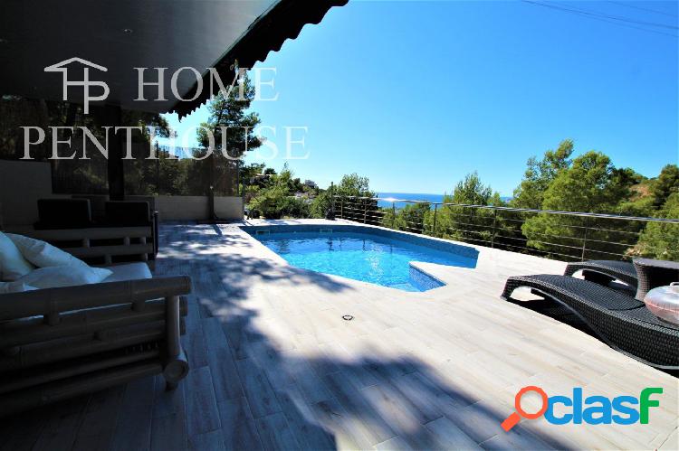 Impecable casa con piscina privada y vistas despejadas en