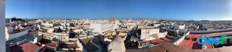 PRECIOSO ÁTICO CON MIRADOR EN EL CENTRO DE CÁDIZ