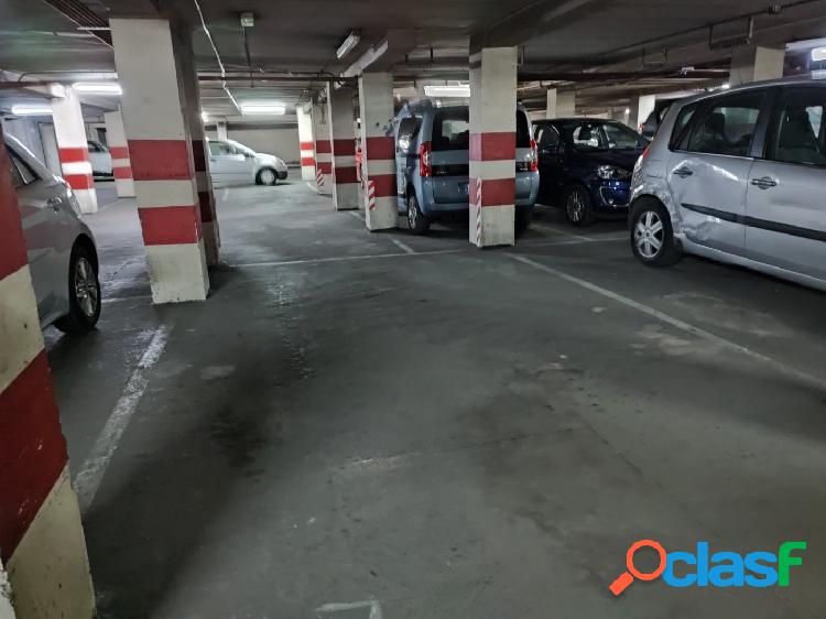 Plaza de parking en venta en Avda. Andorra.