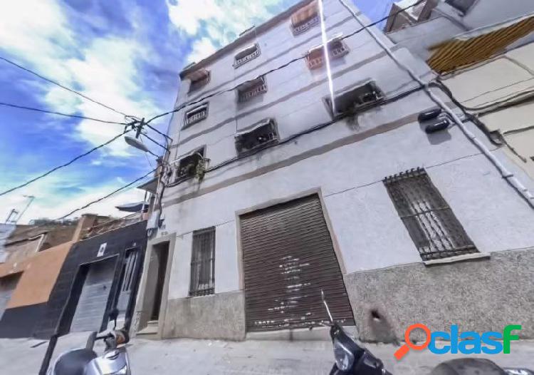 SE VENDE PISO EN BADALONA