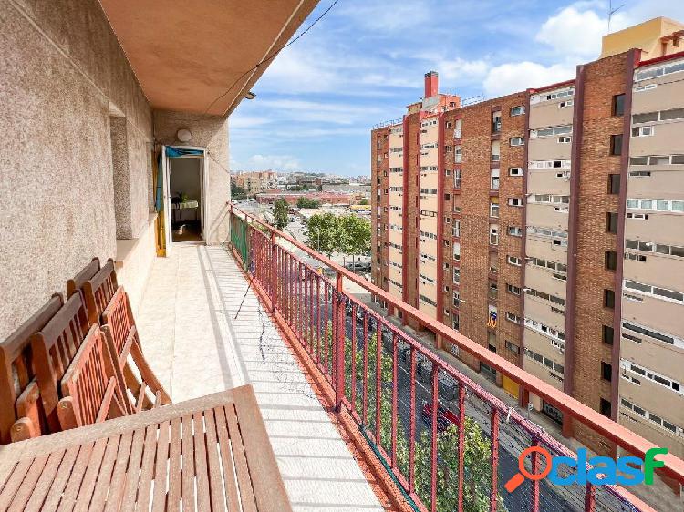 en Sant Andreu, con gran balcón
