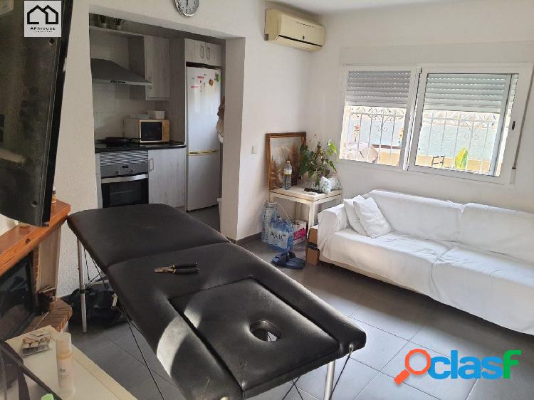 APIHOUSE VENDE AMPLIO BUMGALOW EN TORREVIEJA. PRECIO