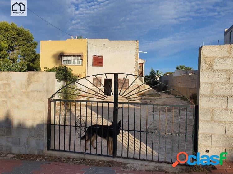 APIHOUSE VENDE CHALET INDEPENDIENTE EN TORREVIEJA PARA