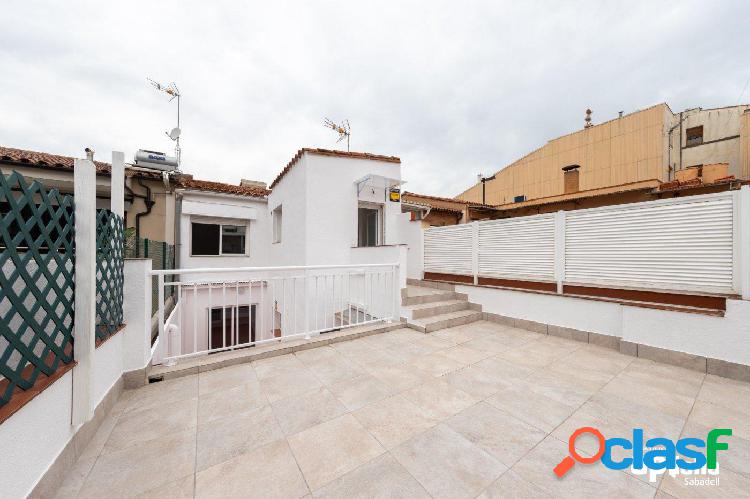 CASA A ESTRENAR DE 4 HABITACIONES, TERRAZA, PATIO Y GARAJE