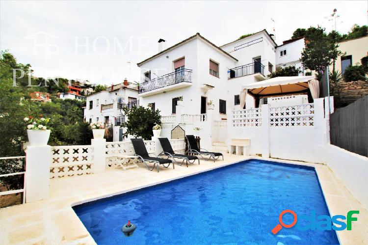 Casa con piscina privada, jardín y barbacoa en Sitges!!