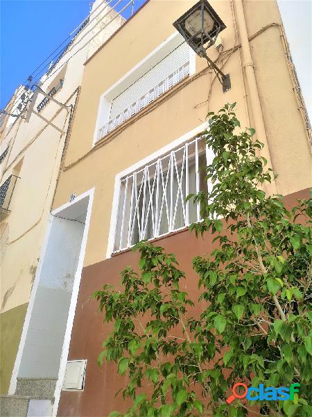 Casa con terraza en casco antiguo