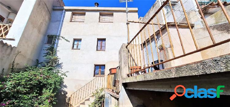 Casa de pueblo conservada en el centro de Banyeres del