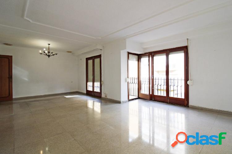 EXCELENTE UBICACIÓN, JUNTO CORAZÓN DE JESUS, 150 M2.