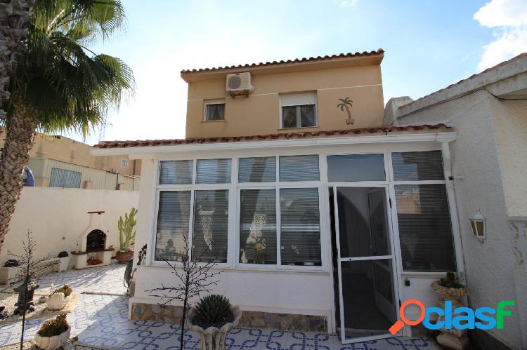Precioso Semiadosado tipo chalet con 3 dormitorios y 2
