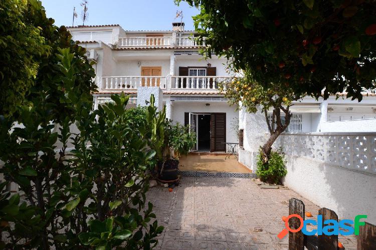 Triplex de 3 dormitorios y 3 baños a 450 m de la playa de