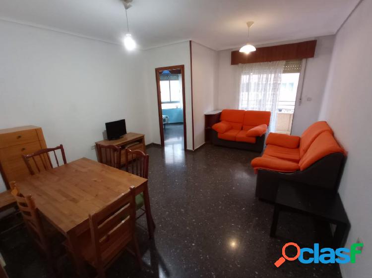 VIVIENDA DE CUATRO DORMITORIOS Y DOS BAÑOS ZONA AVENIDA DE