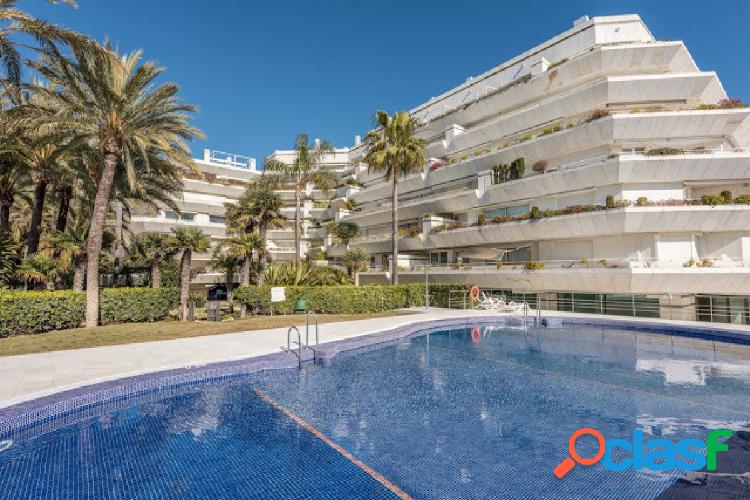 Apartamento en Marbella centro con vistas al mar,primera