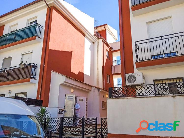 Bonito apartamento, con garaje y trastero, en la calle