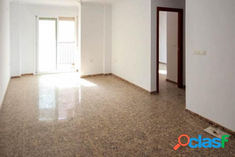 Bonito piso de 2 dormitorios, en residencial con piscina