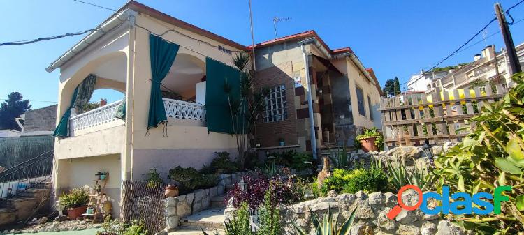 CASA UNIFAMILIAR AISLADA MUY CENTRICA