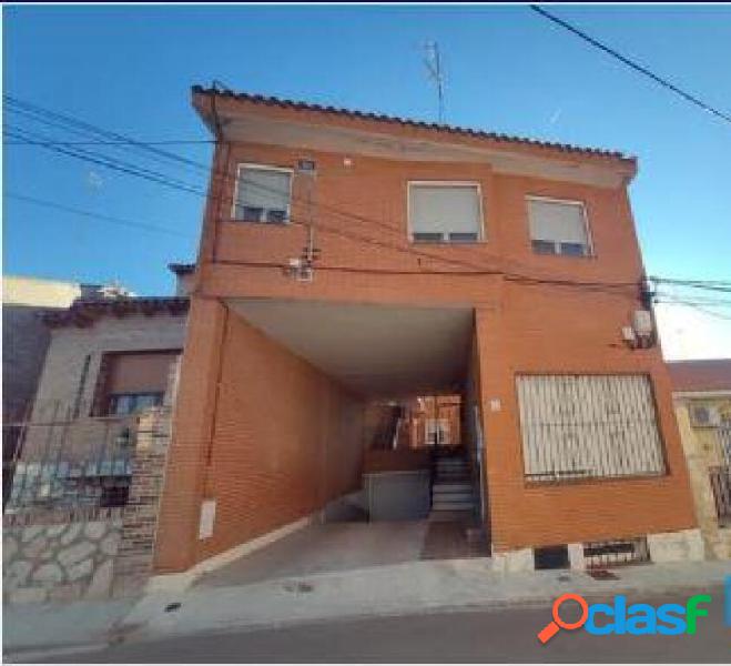 DUPLEX DE 97 M2 CON 1 DORMITORIO Y GARAJE EN COBEJA