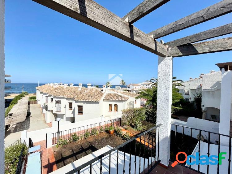 Excelente bungalow en 1ª línea de mar en el Montañar I de