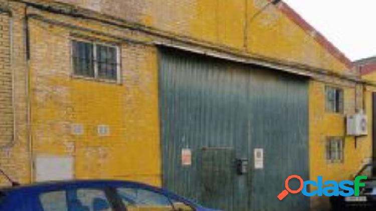 NAVE EN VENTA SIN POSESIÓN EN CAMAS!!