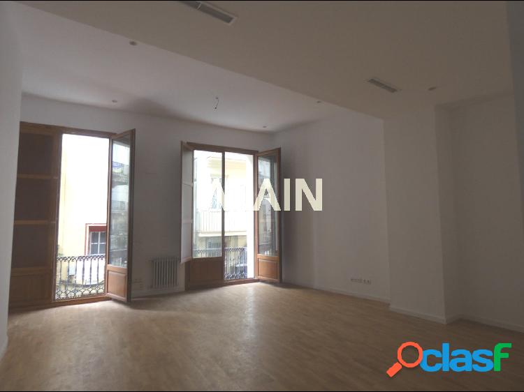 PISO A ESTRENAR JUNTO PLAZA DE LA REINA EN VALENCIA
