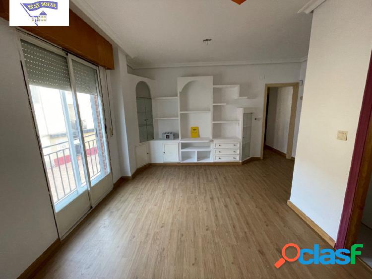 PISO-APARTAMENTO JUNTO PLAZA DE LAS CARRETAS