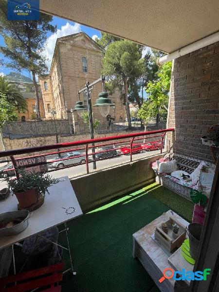PISO EN CALLE OLIVER CON PEQUEÑA TERRAZA