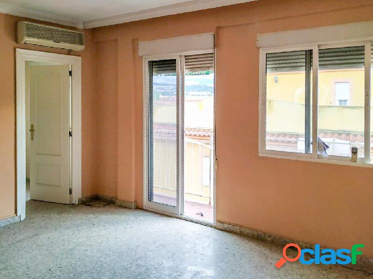 Piso de 3 dormitorios, muy luminoso, en el centro de