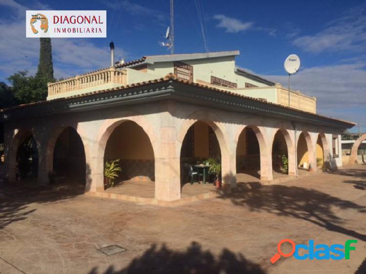 SE VENDE O ALQUILA CHALET