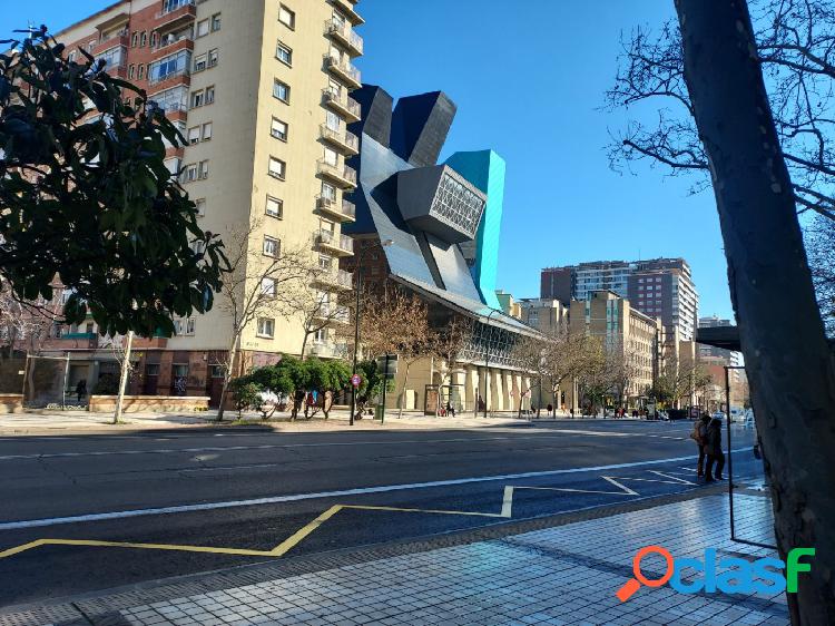 Vivienda de 5 dormitorios en el centro de la ciudad.