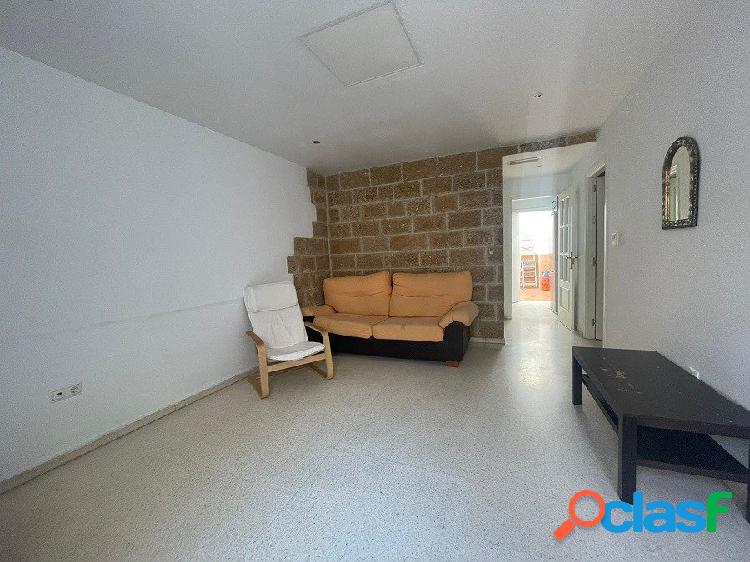 ZONA AYUNTAMIENTO - CÁDIZ - PISO DE 1 HABITACIÓN CON PATIO