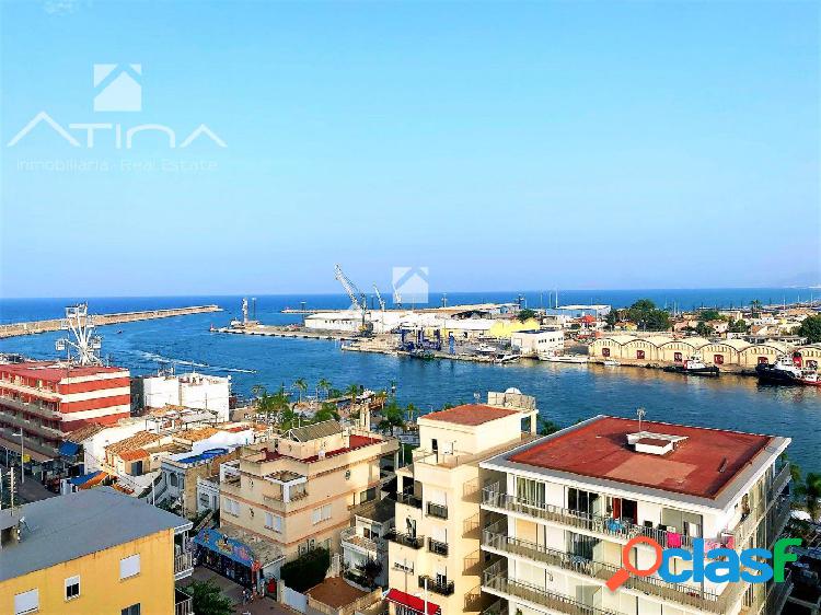 Apartamento con vistas abiertas al mar situado en 2ª línea