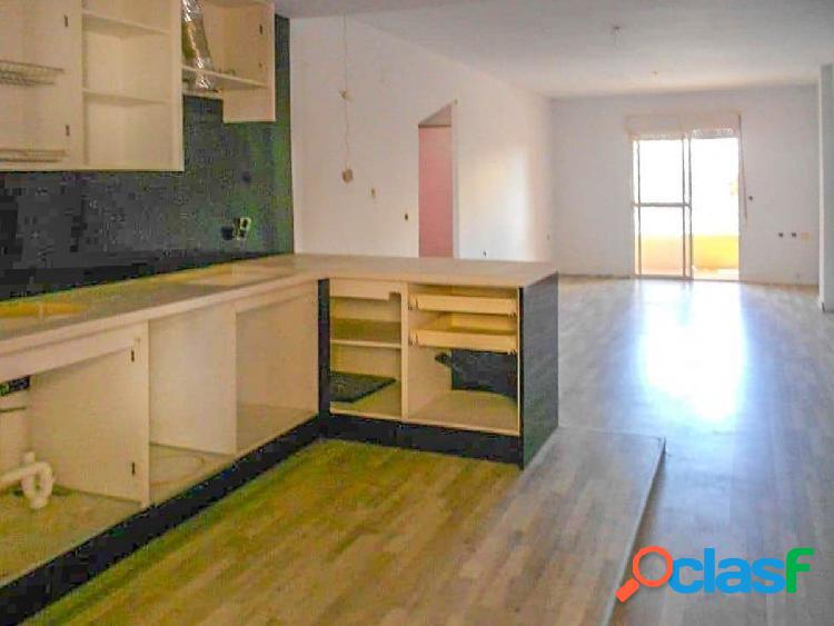 Bonito piso de 2 dormitorios, en residencial con piscina, en