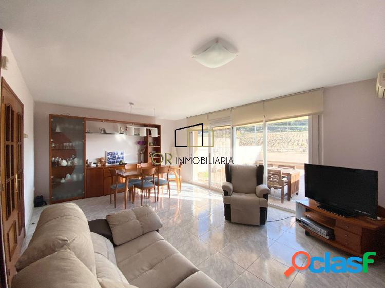 Casa 3 hab, 2 baños, parking, terraza, balcón y ascensor