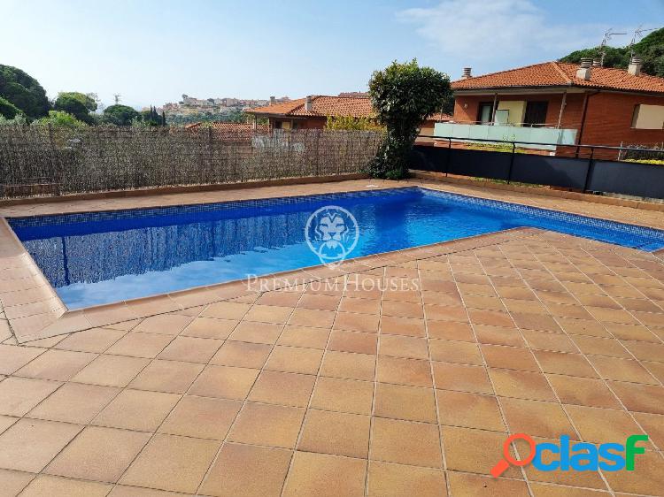 Casa en venta con piscina en Sant Pol de Mar