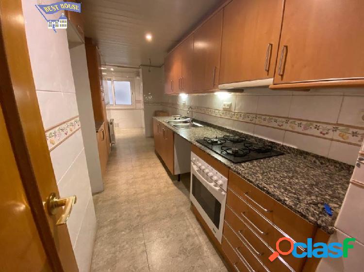 GRAN OPORTUNIDAD! 4 HABITACIONES 2 BAÑOS PARKING TRASTERO Y
